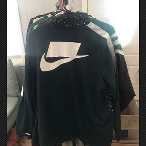 Nike sample pullover. Preowned L